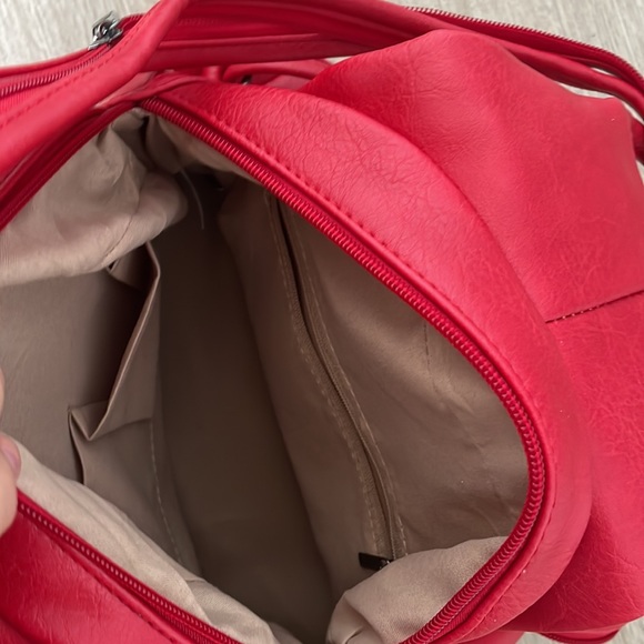 Red backpack - Picture 3 of 3